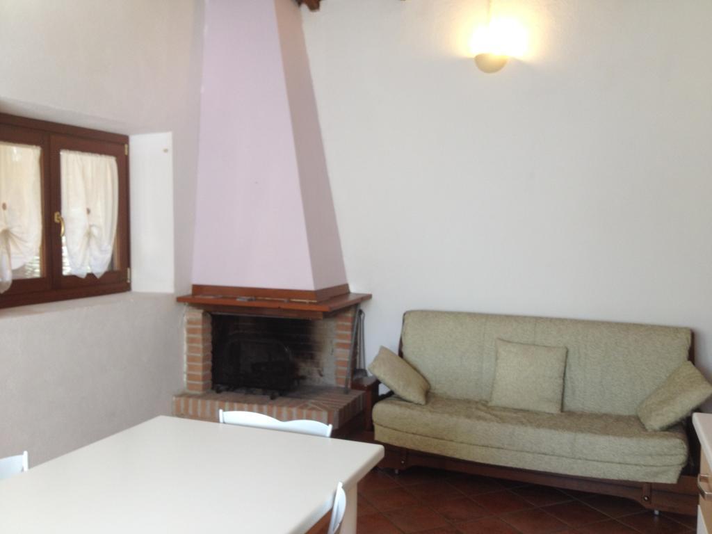 Appartement Sotto L'Arco à Barete Extérieur photo